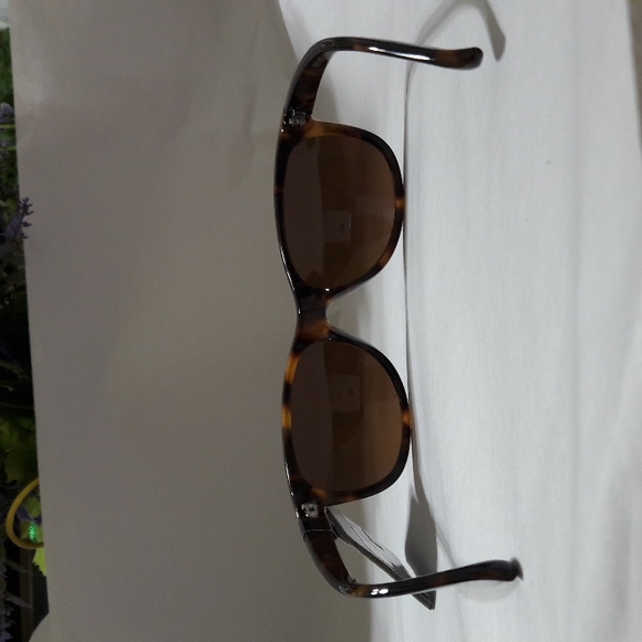 Foster Grant Women Sutton Sunglasses Tru Polar Tortoise Gold Frame UVA-U… main image 5